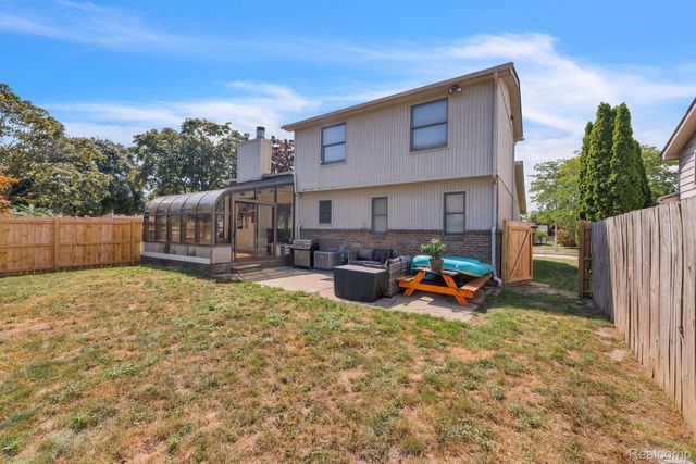 1541 Yellowbrick Road, Trenton, MI 48183