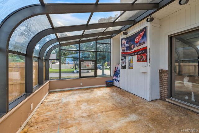 1541 Yellowbrick Road, Trenton, MI 48183