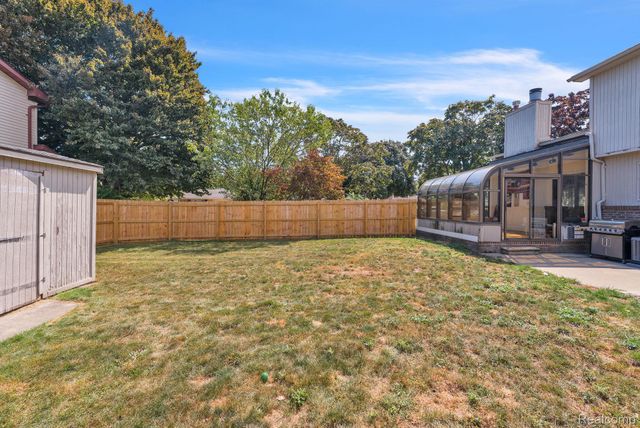 1541 Yellowbrick Road, Trenton, MI 48183