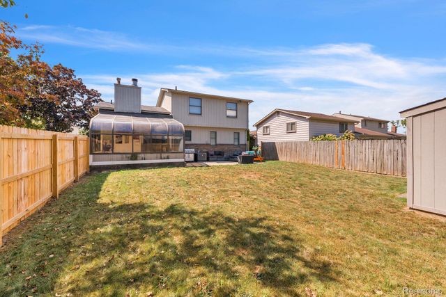 1541 Yellowbrick Road, Trenton, MI 48183