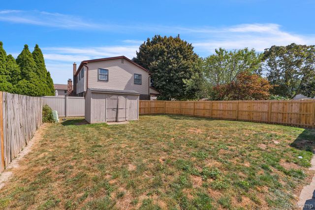 1541 Yellowbrick Road, Trenton, MI 48183