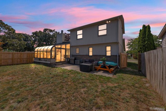 1541 Yellowbrick Road, Trenton, MI 48183