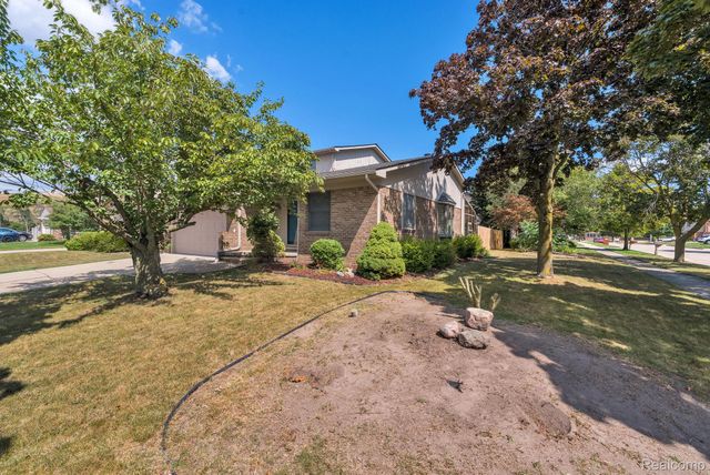 1541 Yellowbrick Road, Trenton, MI 48183