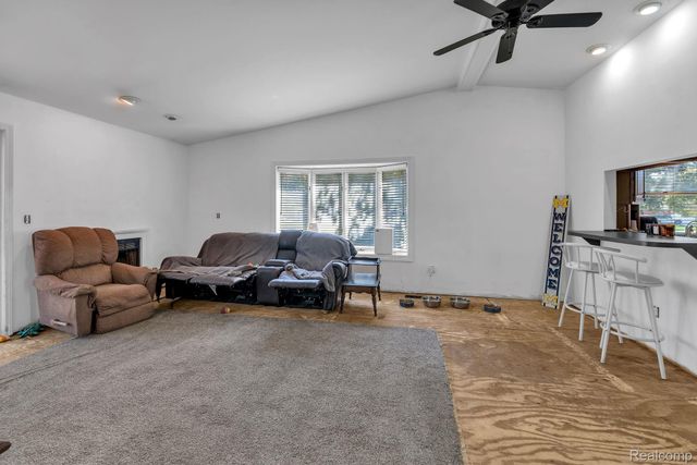 1541 Yellowbrick Road, Trenton, MI 48183