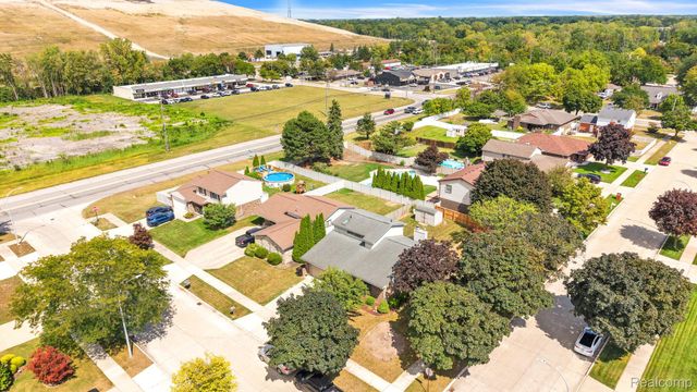 1541 Yellowbrick Road, Trenton, MI 48183