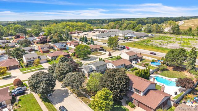 1541 Yellowbrick Road, Trenton, MI 48183