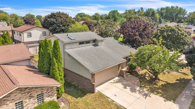 1541 Yellowbrick Road, Trenton, MI 48183
