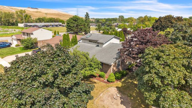 1541 Yellowbrick Road, Trenton, MI 48183