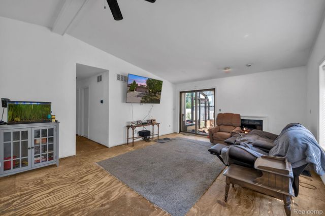 1541 Yellowbrick Road, Trenton, MI 48183