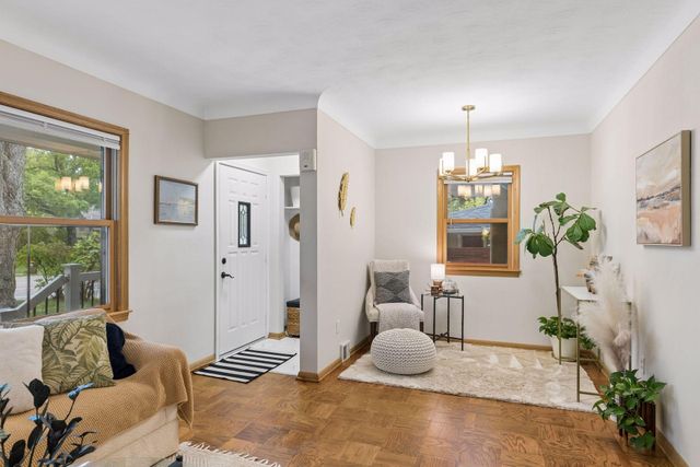 1814 Mcknight Road N, Maplewood, MN 55109