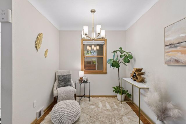 1814 Mcknight Road N, Maplewood, MN 55109