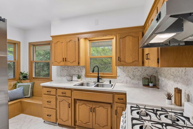 1814 Mcknight Road N, Maplewood, MN 55109
