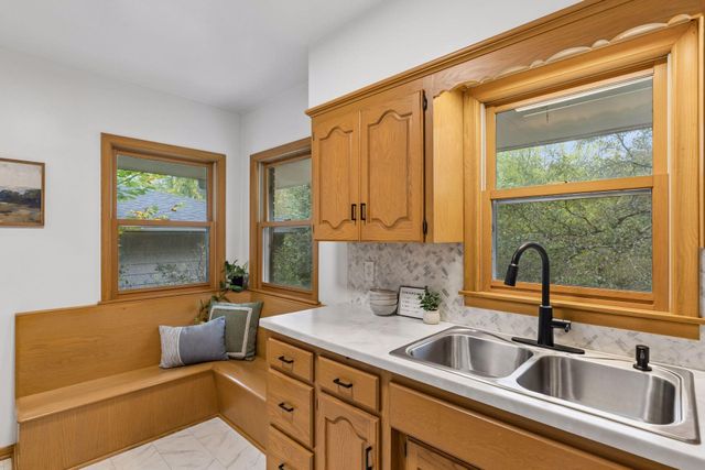 1814 Mcknight Road N, Maplewood, MN 55109