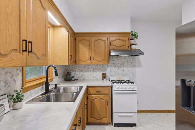 1814 Mcknight Road N, Maplewood, MN 55109
