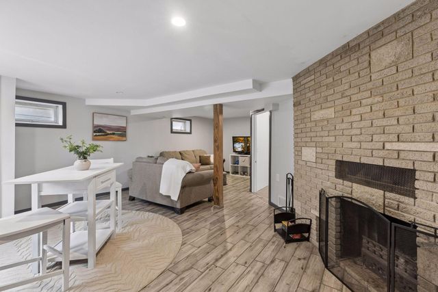 1814 Mcknight Road N, Maplewood, MN 55109