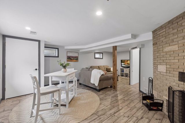 1814 Mcknight Road N, Maplewood, MN 55109