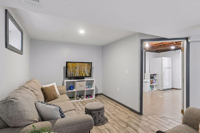 1814 Mcknight Road N, Maplewood, MN 55109