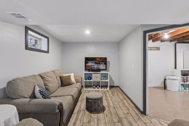 1814 Mcknight Road N, Maplewood, MN 55109