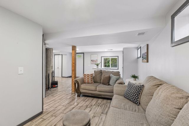 1814 Mcknight Road N, Maplewood, MN 55109