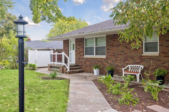 1814 Mcknight Road N, Maplewood, MN 55109