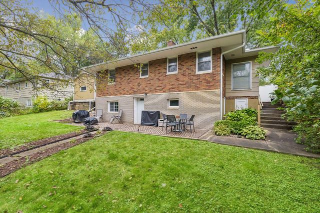 1814 Mcknight Road N, Maplewood, MN 55109