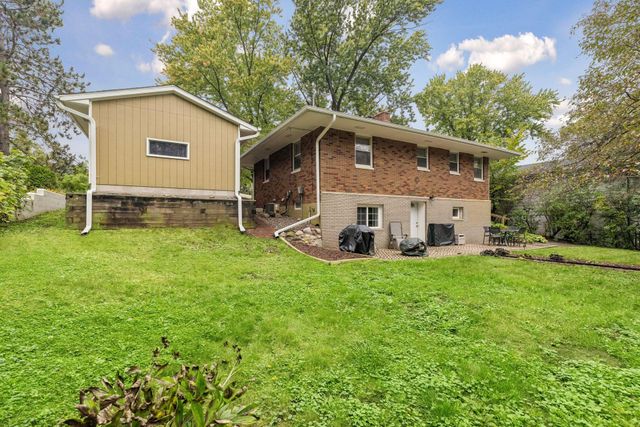 1814 Mcknight Road N, Maplewood, MN 55109