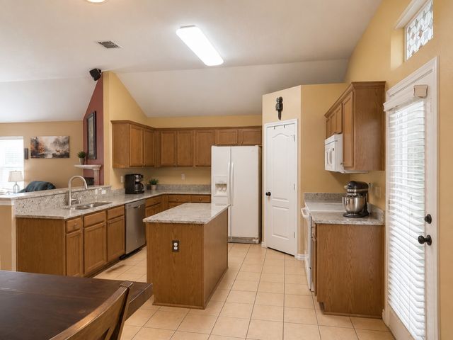 207 Southpeak Lane, Ponder, TX 76259