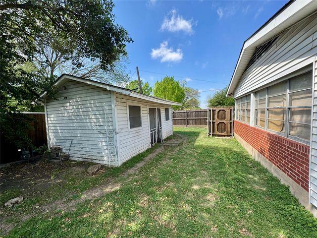 1800 Highland Drive, Carrollton, TX 75006