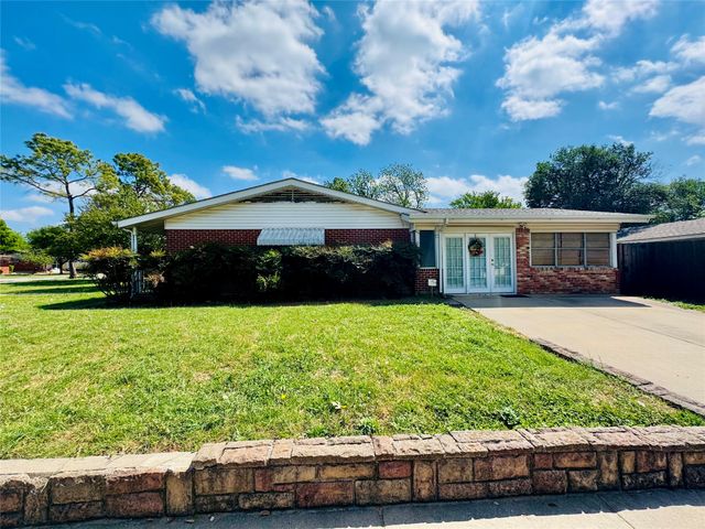 1800 Highland Drive, Carrollton, TX 75006