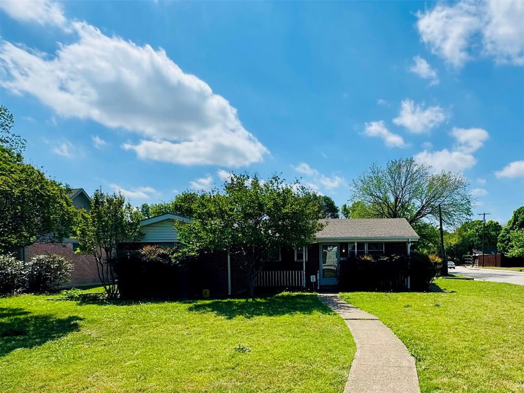 1800 Highland Drive, Carrollton, TX 75006