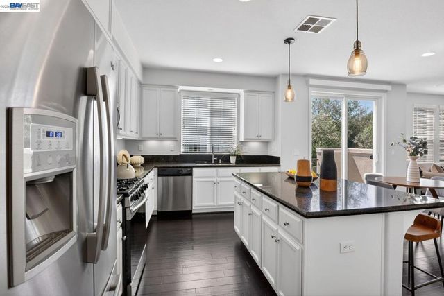 140 Selby Ln 8, Livermore, CA 94551