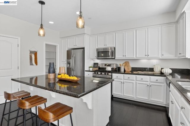 140 Selby Ln 8, Livermore, CA 94551