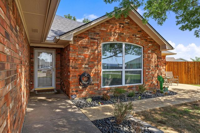 202 Daniel Court, Collinsville, TX 76233