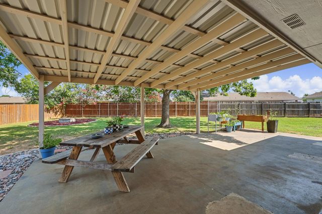 202 Daniel Court, Collinsville, TX 76233