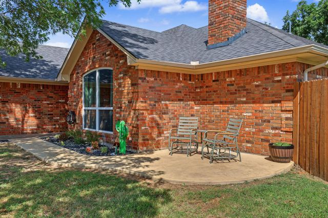 202 Daniel Court, Collinsville, TX 76233