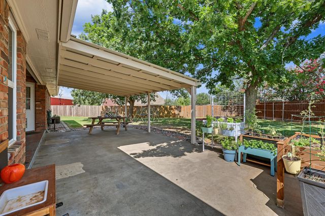 202 Daniel Court, Collinsville, TX 76233