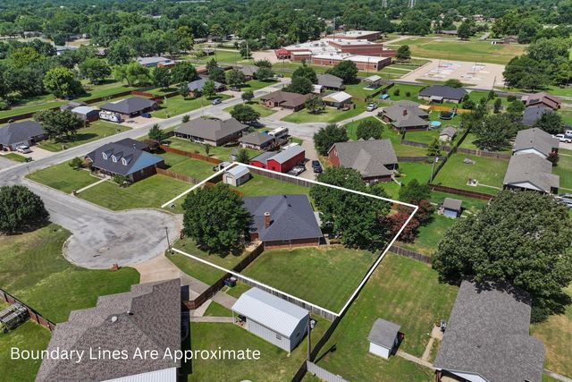 202 Daniel Court, Collinsville, TX 76233