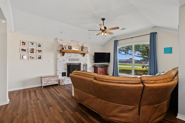 202 Daniel Court, Collinsville, TX 76233