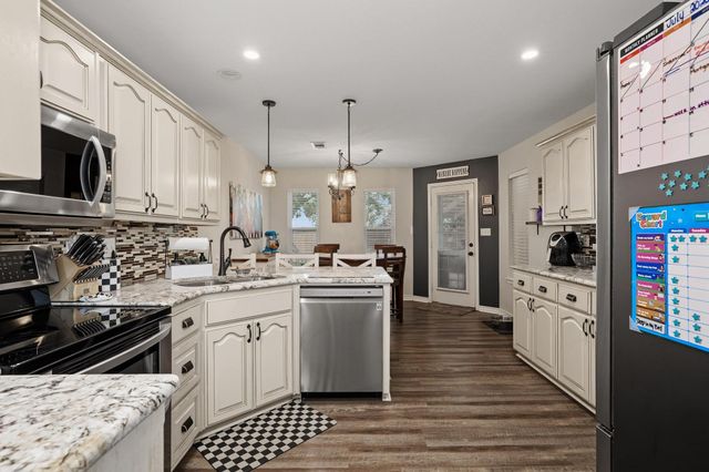 202 Daniel Court, Collinsville, TX 76233