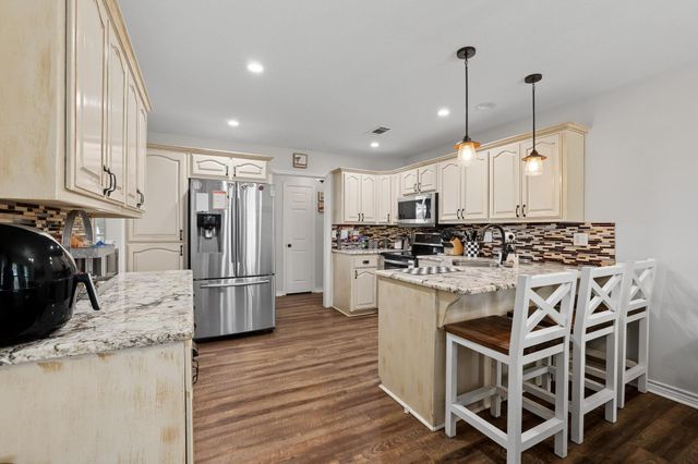 202 Daniel Court, Collinsville, TX 76233