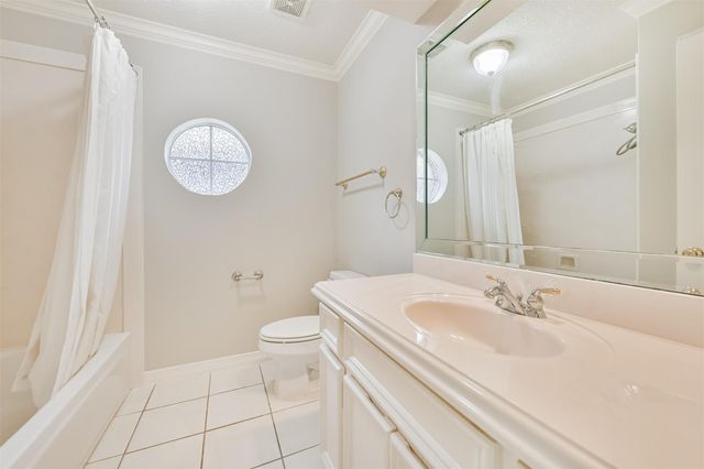 314 Parkwood Village Drive, Friendswood, TX 77546