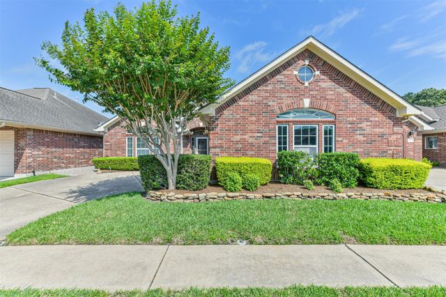 314 Parkwood Village Drive, Friendswood, TX 77546