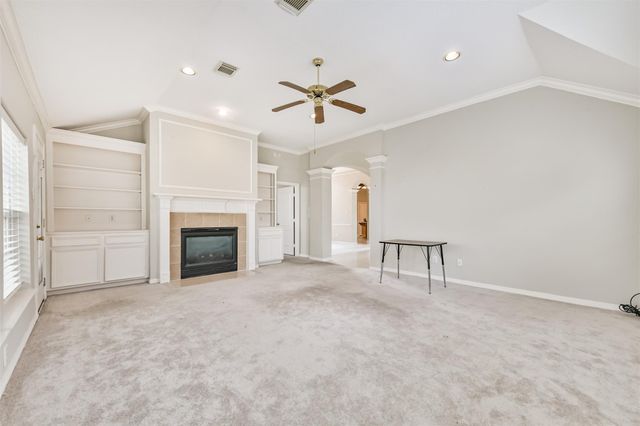 314 Parkwood Village Drive, Friendswood, TX 77546