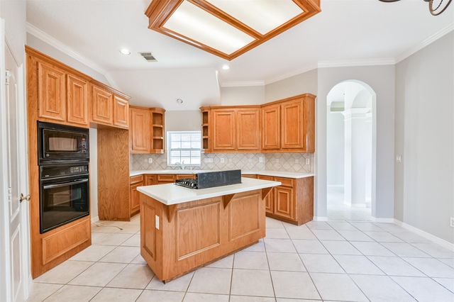 314 Parkwood Village Drive, Friendswood, TX 77546