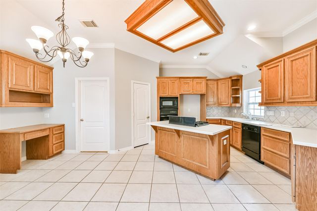 314 Parkwood Village Drive, Friendswood, TX 77546
