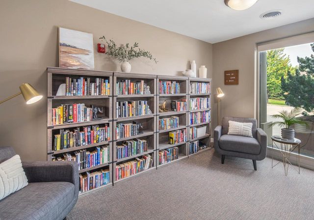 4100 S Lake DRIVE #210, Saint Francis, WI 53235