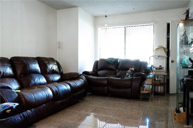 9010 Newport, Fontana, CA 92335