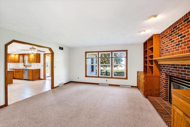 858 Chalfont Drive, Sun Prairie, WI 53590