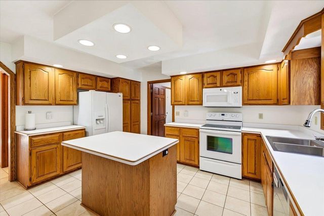 858 Chalfont Drive, Sun Prairie, WI 53590