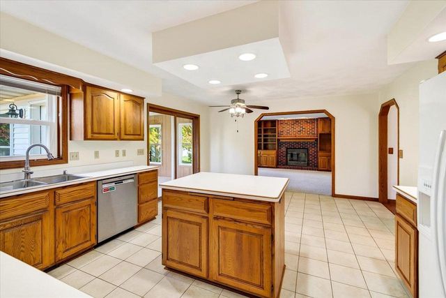 858 Chalfont Drive, Sun Prairie, WI 53590